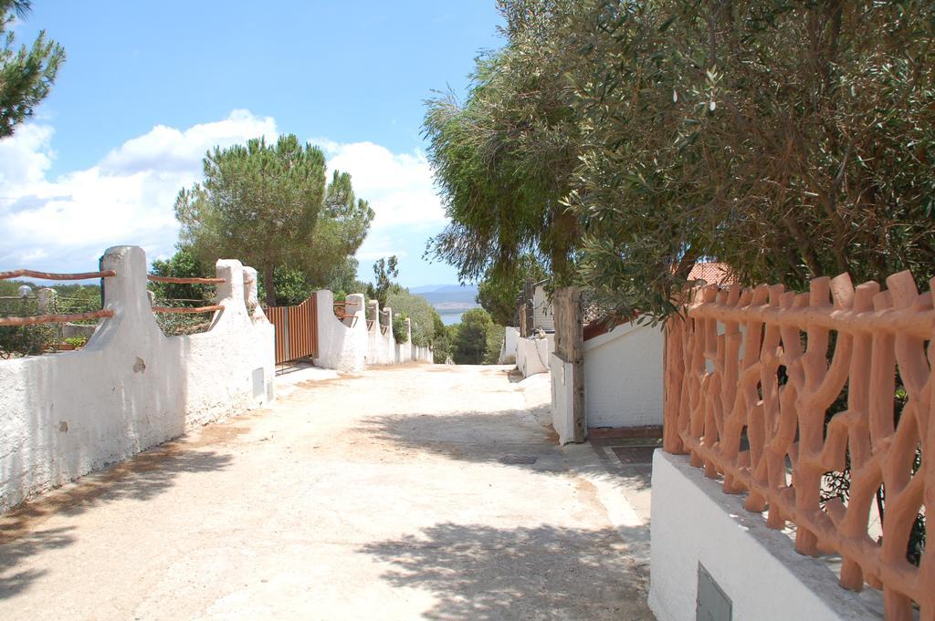 Apartments Casa Vacanze Porto Pino Eksteriør billede