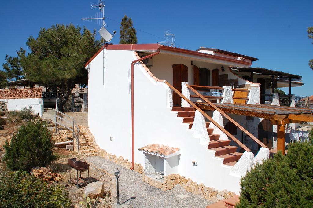 Apartments Casa Vacanze Porto Pino Eksteriør billede