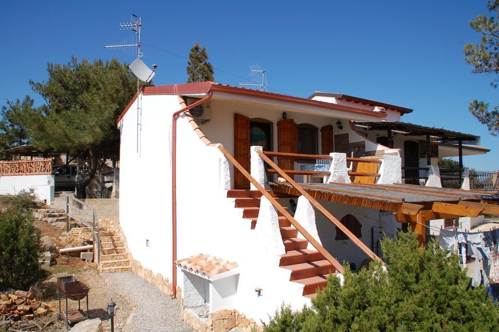 Apartments Casa Vacanze Porto Pino Eksteriør billede