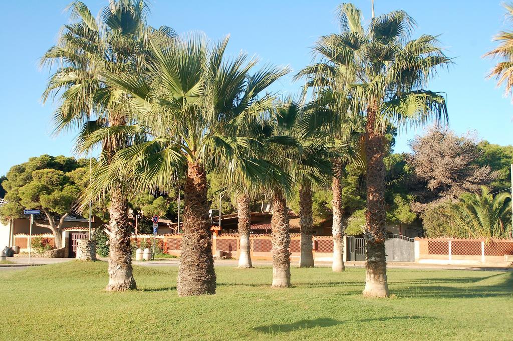 Apartments Casa Vacanze Porto Pino Eksteriør billede